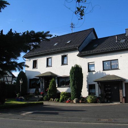 Haus Claudia Otel Müllenbach Dış mekan fotoğraf